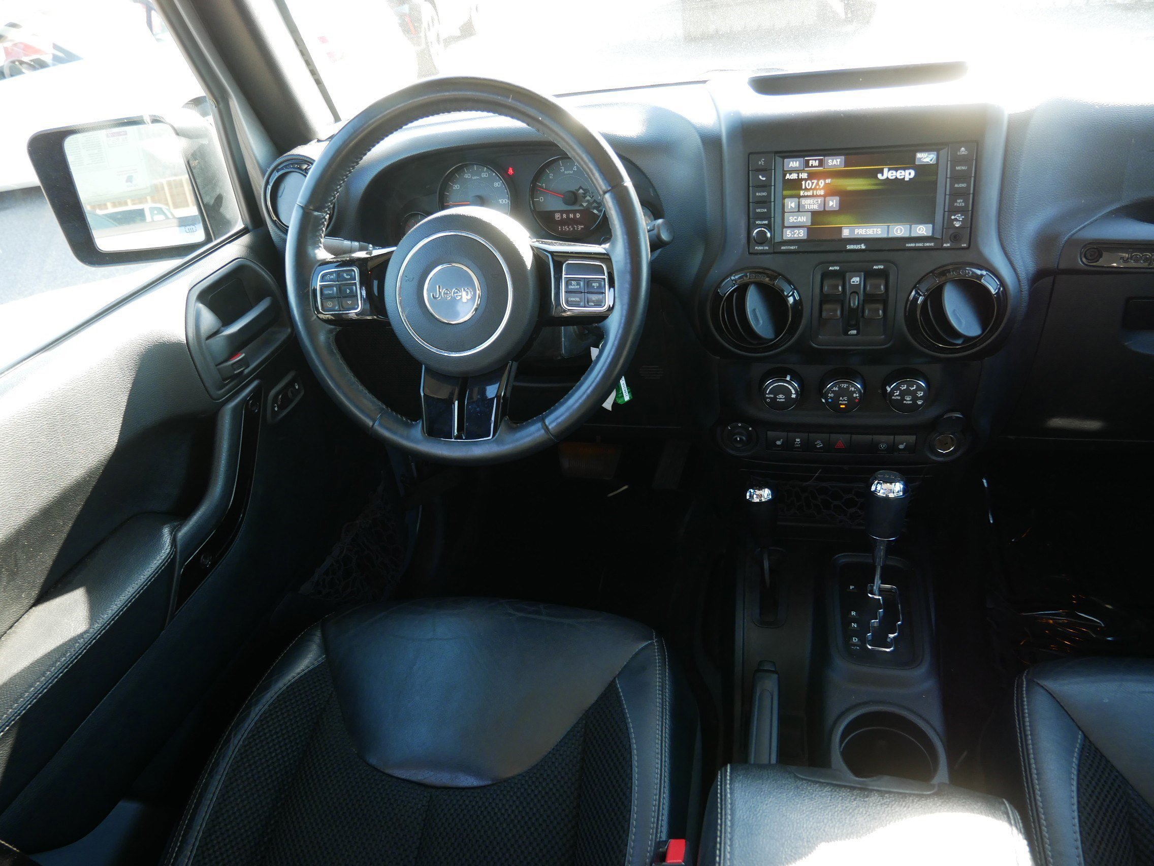 Used 2017 Jeep Wrangler Unlimited Sahara AWD/4WD image 9