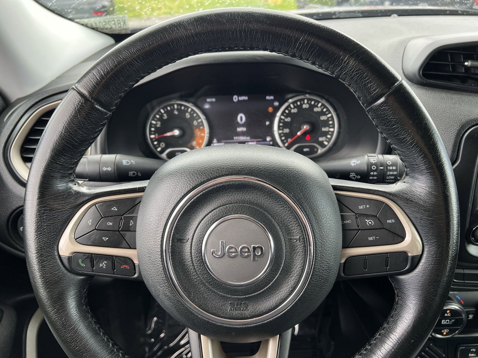 Used 2017 Jeep Renegade Latitude FWD image 14