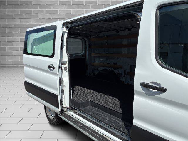 Certified 2025 Ford Transit 250 Low Roof w/ Exterior Upgrade Package RWD image 4