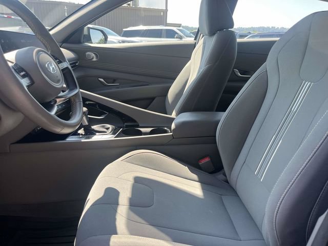 Used 2023 Hyundai Elantra SEL w/ Convenience Package FWD image 19