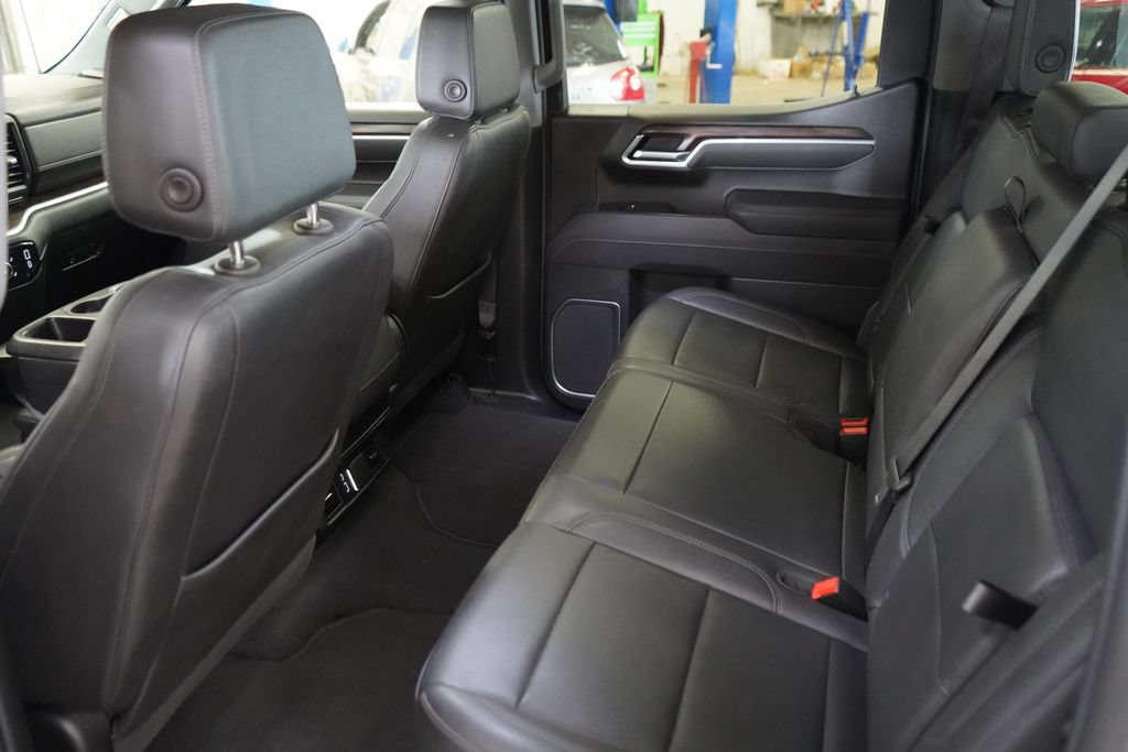 Used 2025 GMC Sierra 1500 SLT RWD image 31