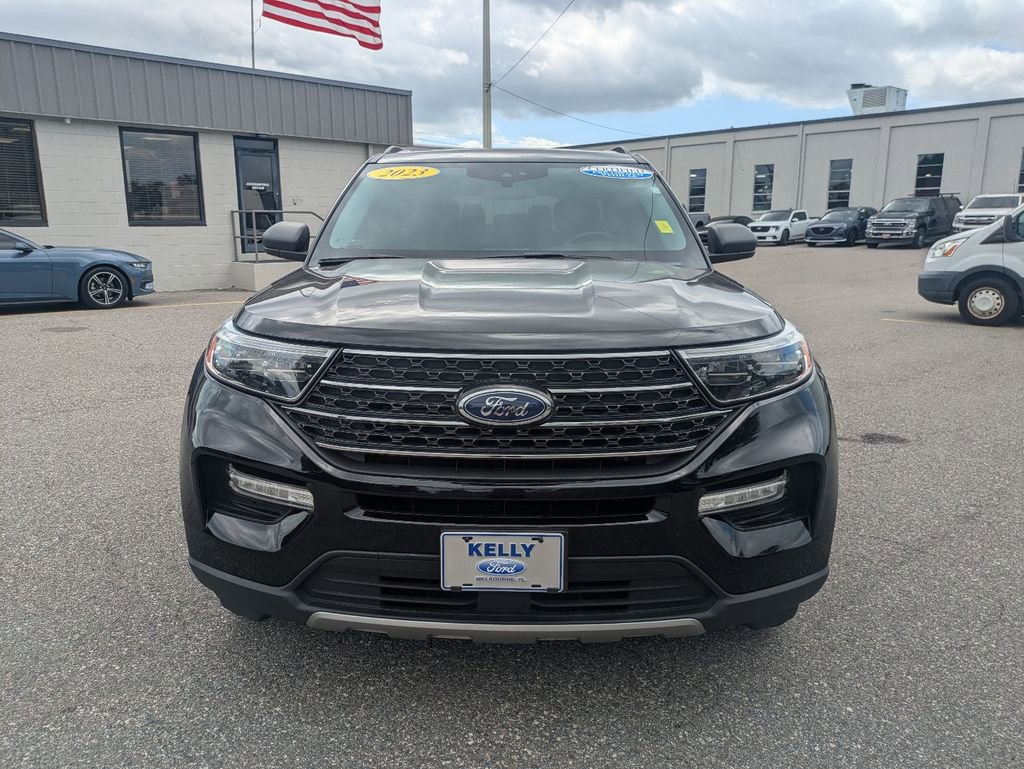 Certified 2023 Ford Explorer XLT w/ Equipment Group 202A AWD/4WD image 3