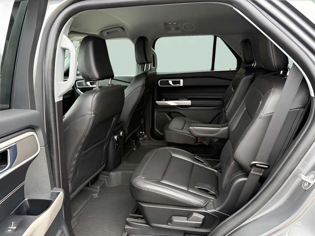 Certified 2022 Ford Explorer XLT w/ Equipment Group 202A AWD/4WD image 5