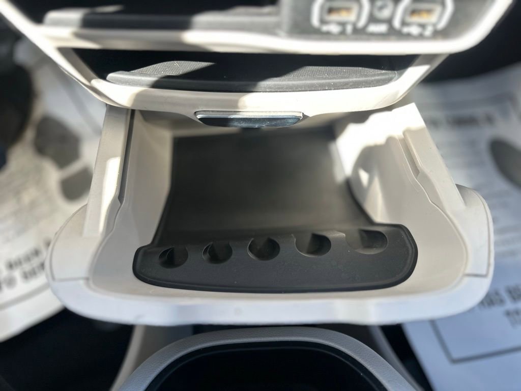 Used 2023 Chrysler Pacifica Touring-L image 26