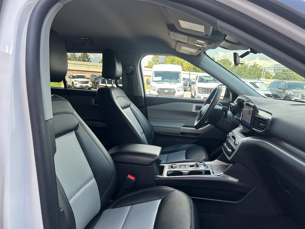 Certified 2024 Ford Explorer XLT w/ Equipment Group 202A AWD/4WD image 30