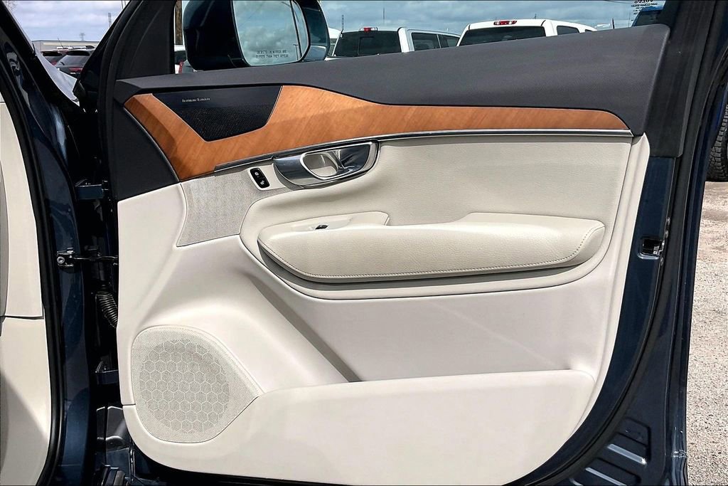 Used 2022 Volvo XC90 T6 Momentum w/ Advanced Package image 29