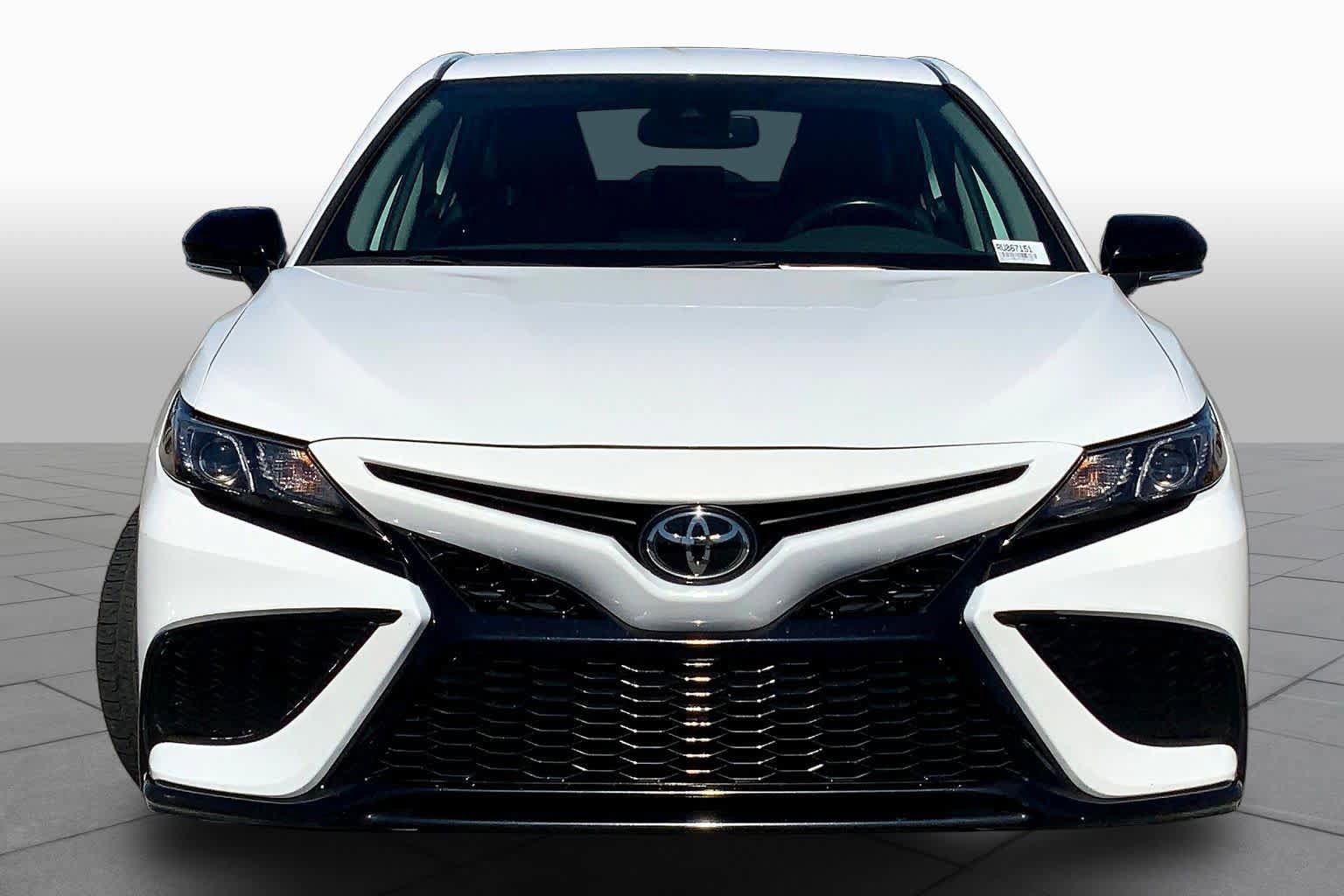 Used 2024 Toyota Camry SE w/ Convenience Package FWD image 4