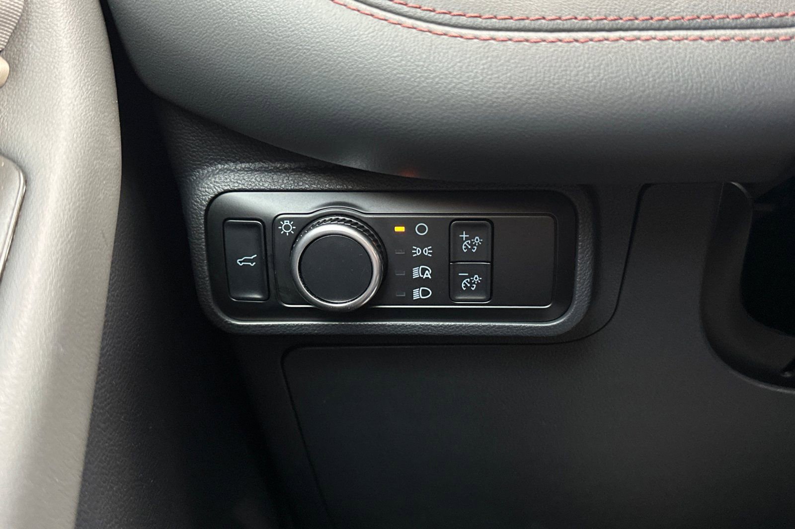 Certified 2025 Ford Explorer Active RWD image 29