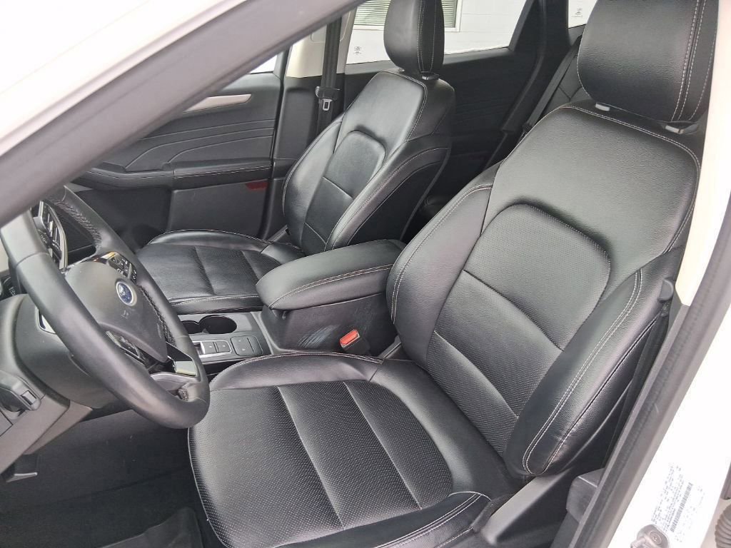 Certified 2022 Ford Escape SEL image 9