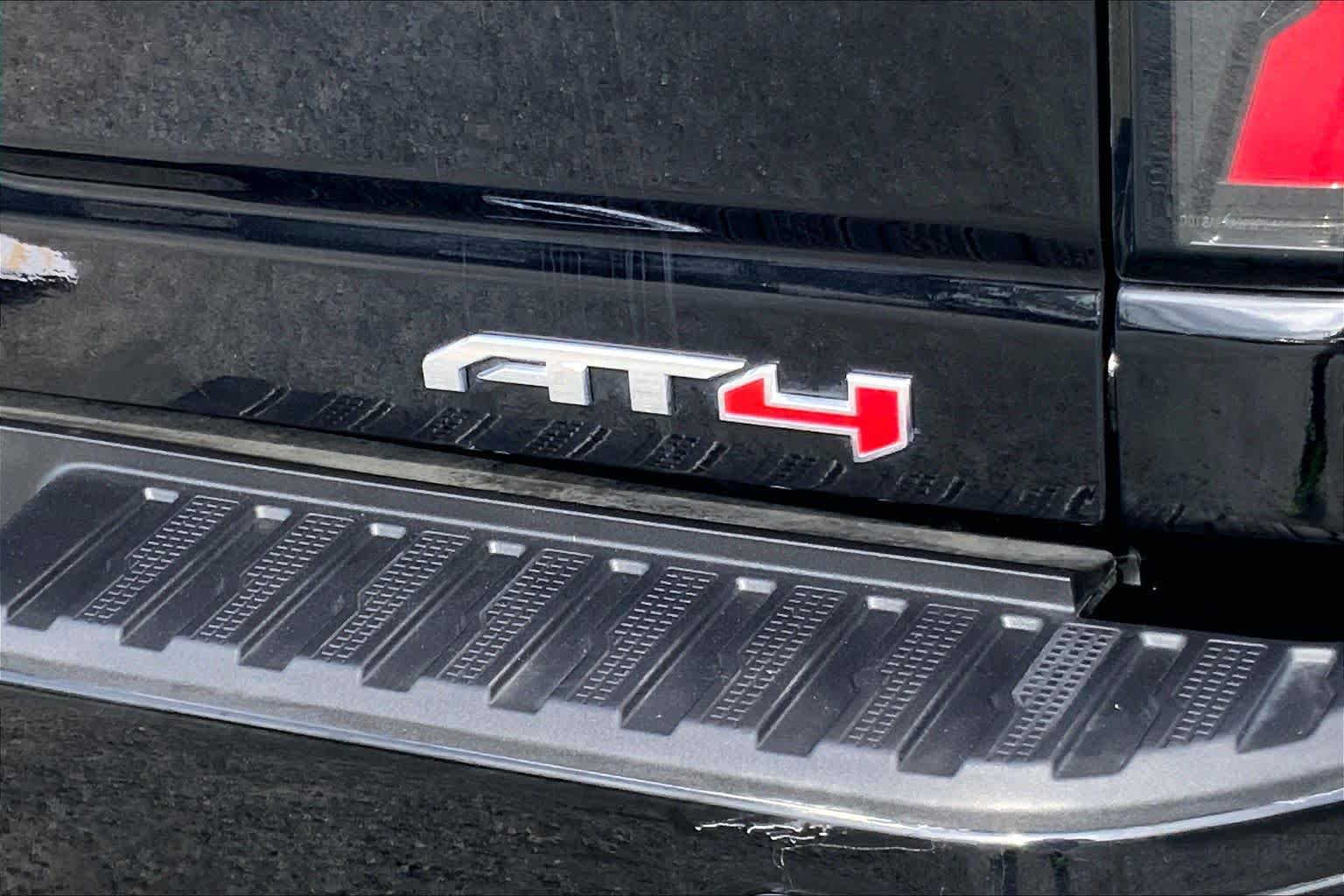 Used 2024 GMC Sierra 2500 AT4 w/ AT4 Premium Plus Package AWD/4WD image 10