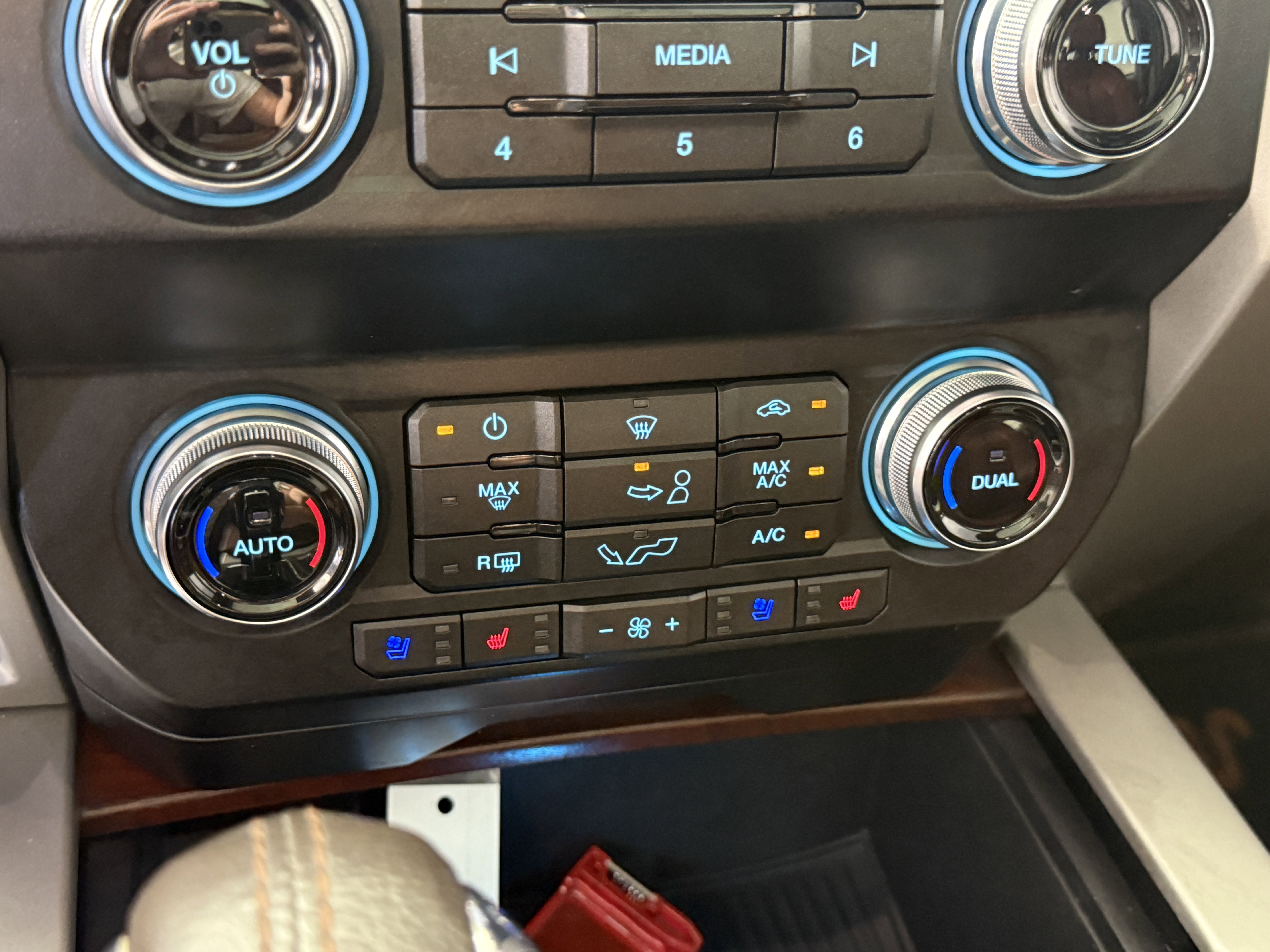 Certified 2019 Ford F150 King Ranch w/ Equipment Group 601A Luxury image 23