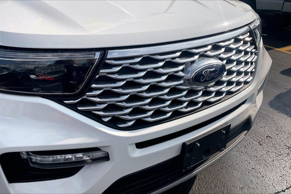 Certified 2023 Ford Explorer Platinum w/ Technology Package AWD/4WD image 31