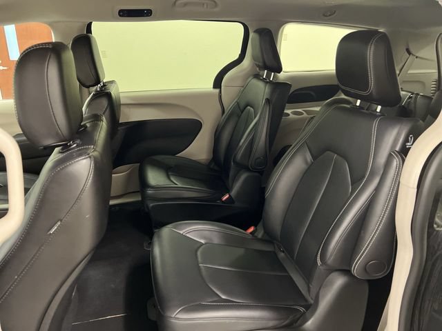 Used 2024 Chrysler Pacifica Limited FWD image 6
