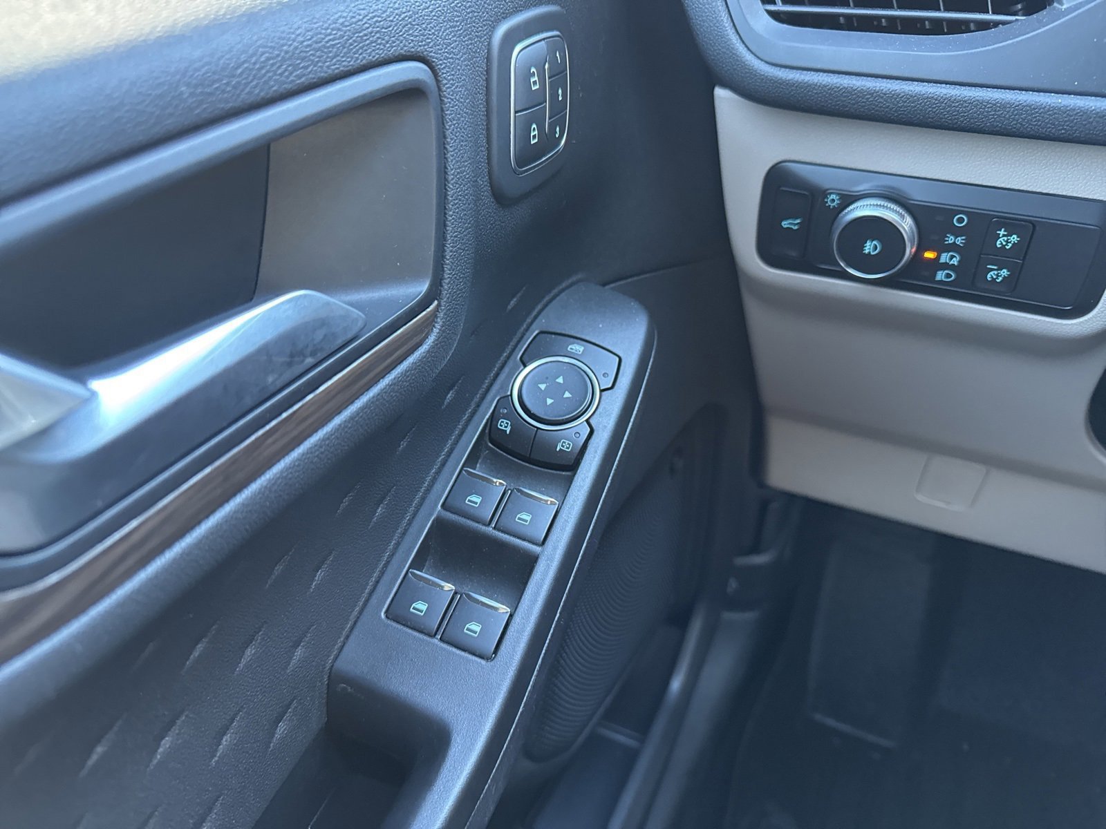 Certified 2020 Ford Escape Titanium w/ Titanium Premium Package 2.0 image 27