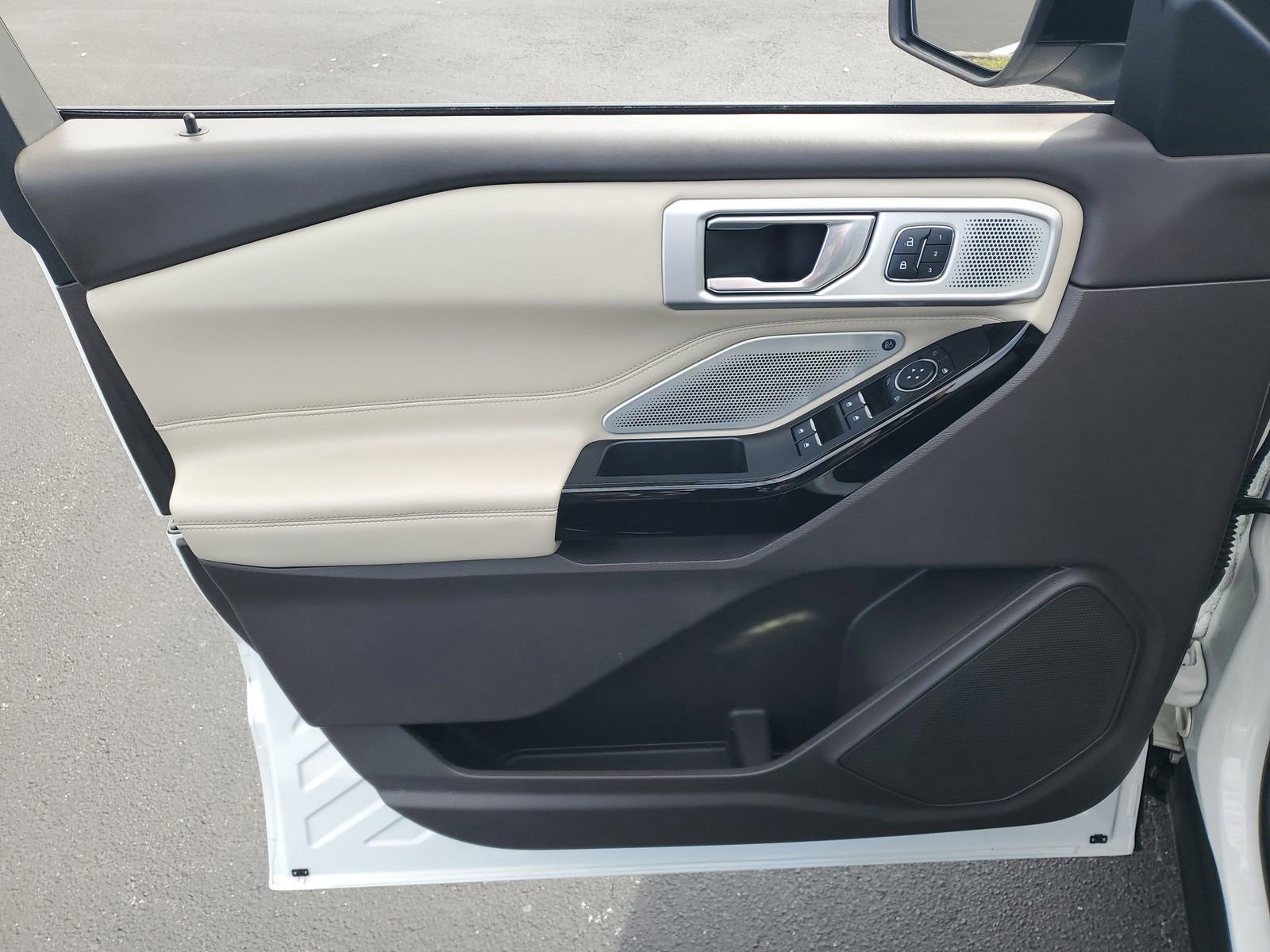 Certified 2022 Ford Explorer Platinum w/ Equipment Group 601A image 16