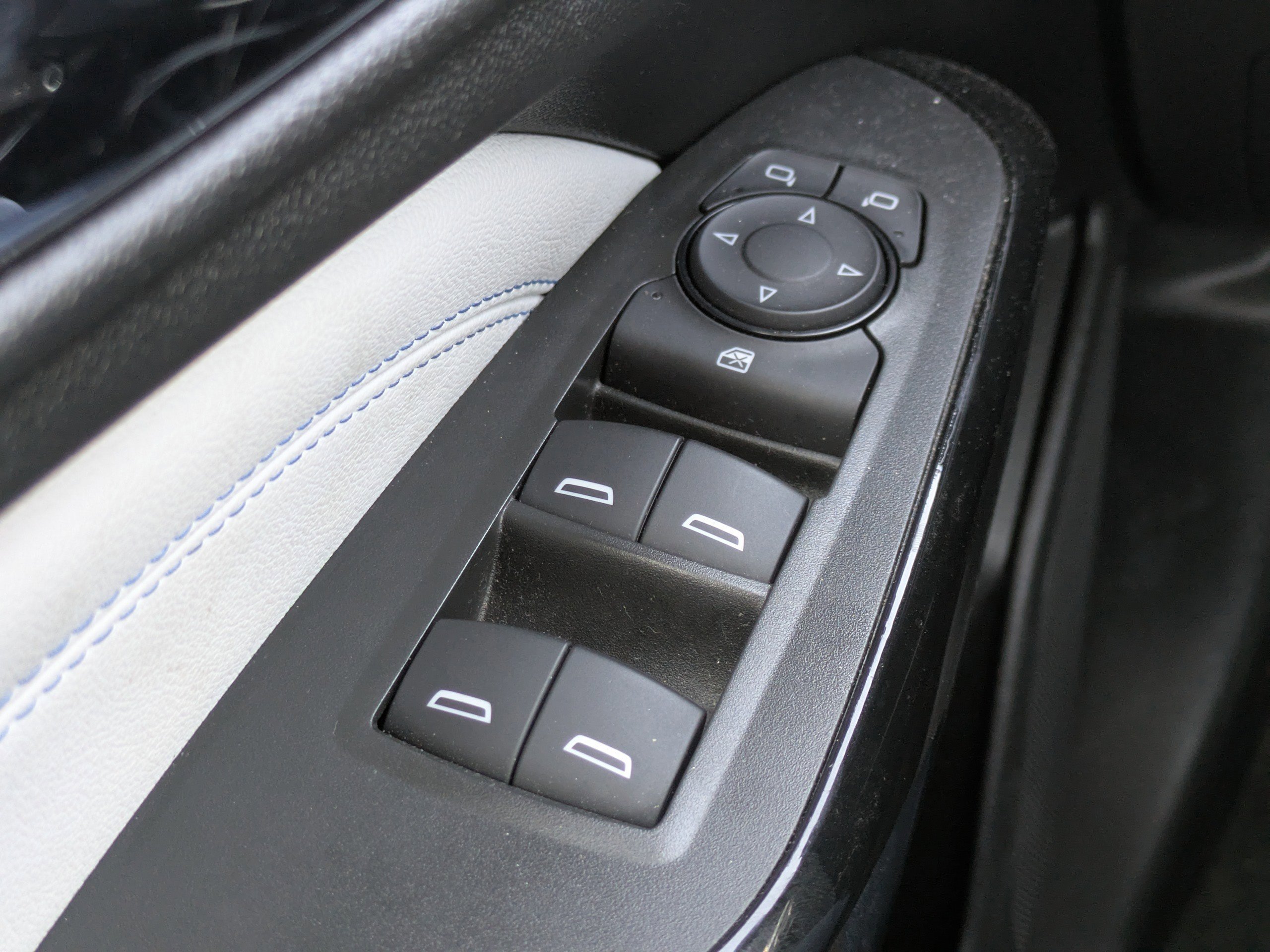 Used 2025 Chevrolet Trax LT w/ LT Convenience Package image 21