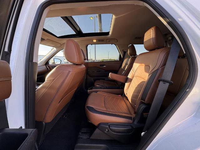 Used 2023 Nissan Pathfinder Platinum image 15