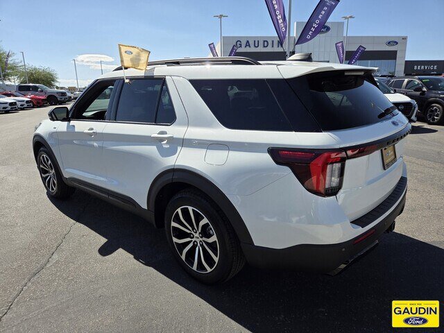 Certified 2025 Ford Explorer ST-Line RWD image 5