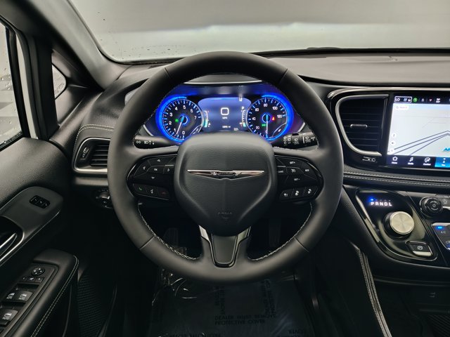 Used 2026 Chrysler Pacifica Limited w/ S Appearance Package FWD image 38