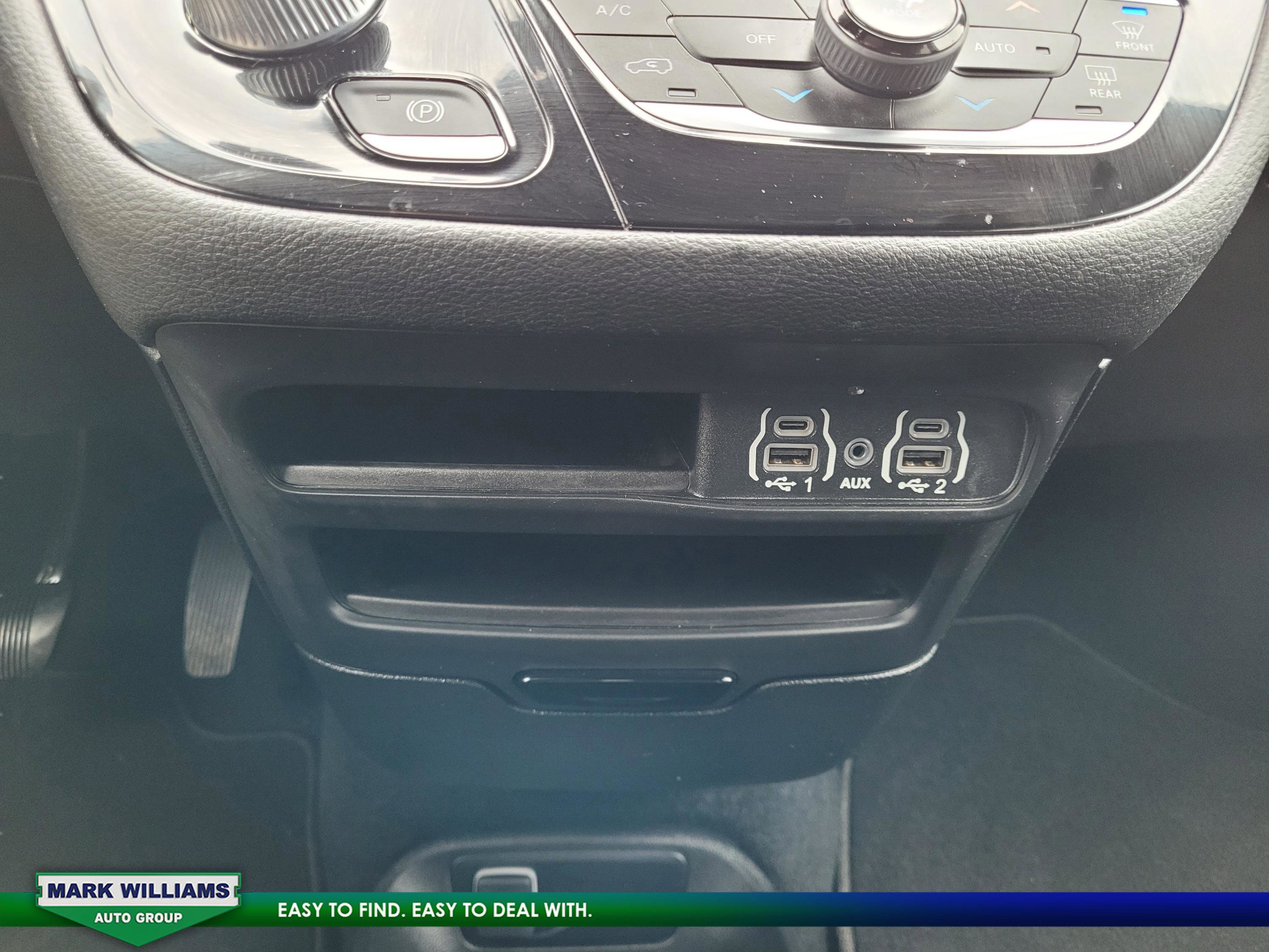 Used 2023 Chrysler Pacifica Touring-L w/ S Appearance Package image 25