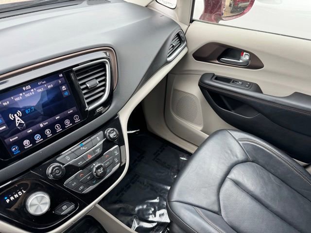 Used 2018 Chrysler Pacifica Touring-L Plus FWD image 28
