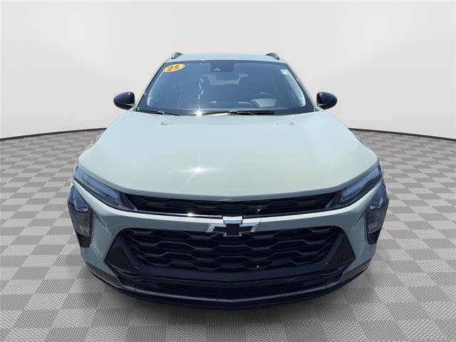 Used 2025 Chevrolet Trax ACTIV w/ Driver Confidence Package FWD image 2