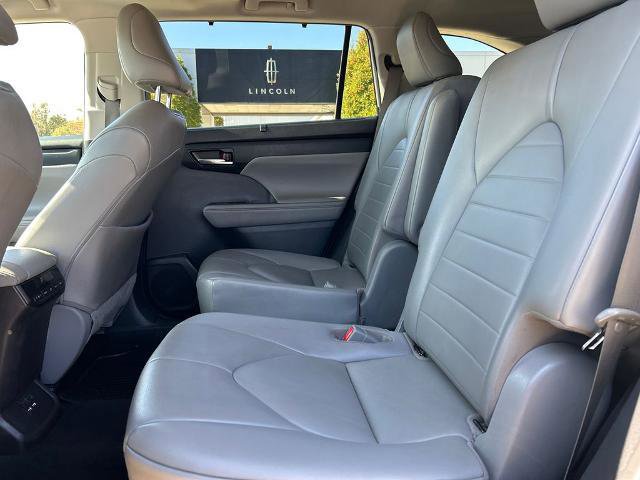 Used 2021 Toyota Highlander XLE image 29