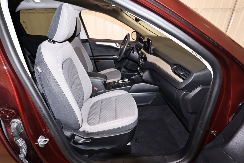 Certified 2021 Ford Escape SE w/ SE Sport Appearance Package image 19