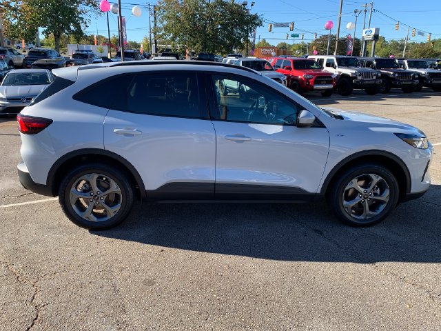 Certified 2025 Ford Escape ST-Line Select AWD/4WD image 4
