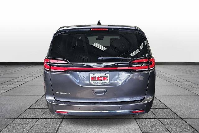 Used 2023 Chrysler Pacifica Touring-L FWD image 6