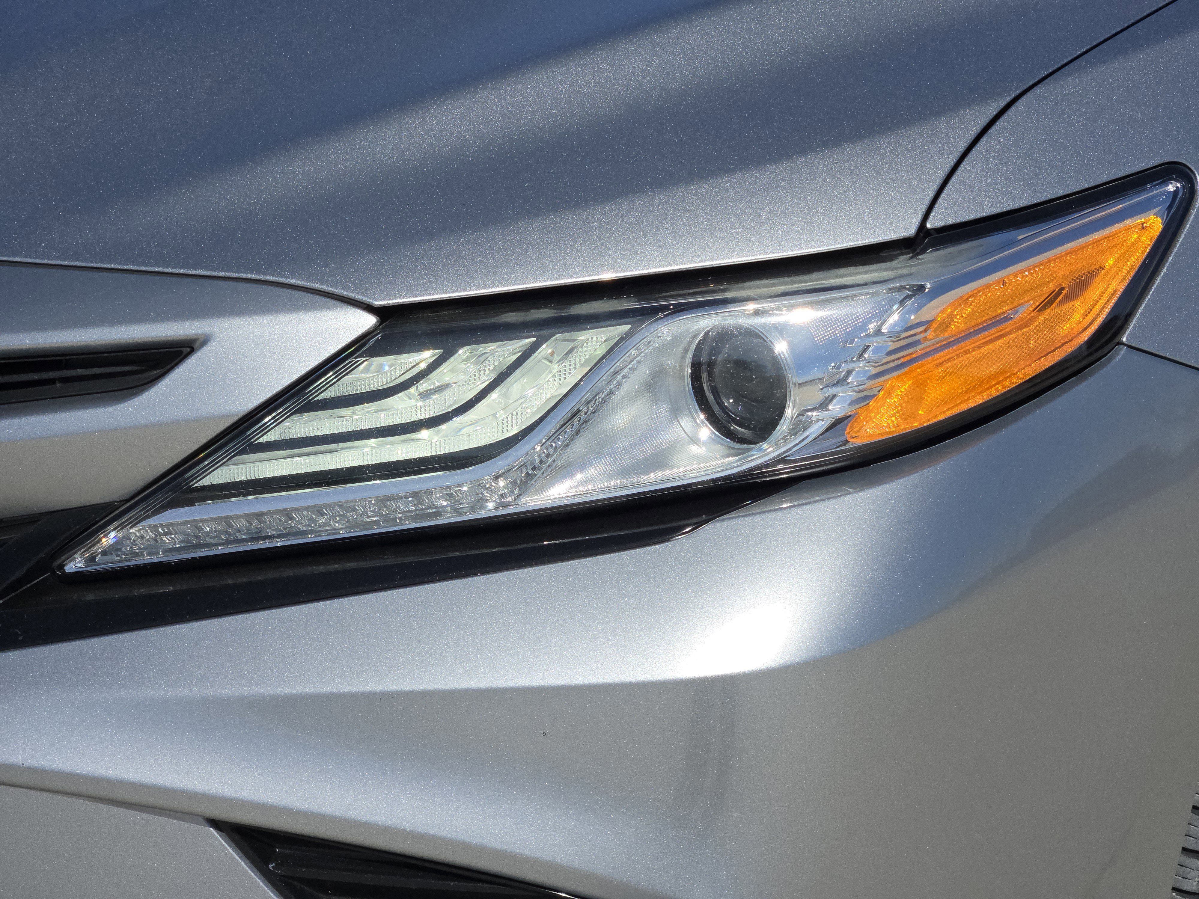 Used 2020 Toyota Camry XSE image 9