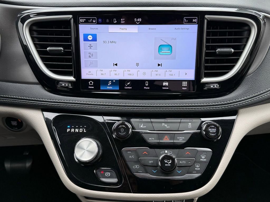 Used 2023 Chrysler Pacifica Touring-L image 21