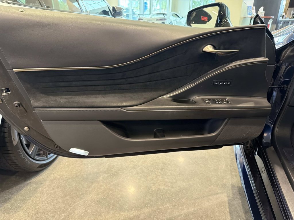 Used 2018 Lexus LC 500 Coupe w/ Sport Package RWD image 23