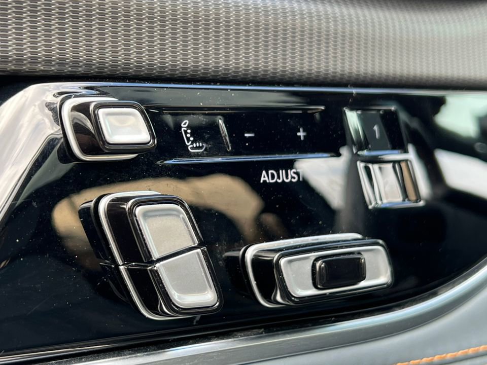 Used 2023 Jeep Grand Wagoneer Series III w/ Rear Seat Video Group 1 image 16