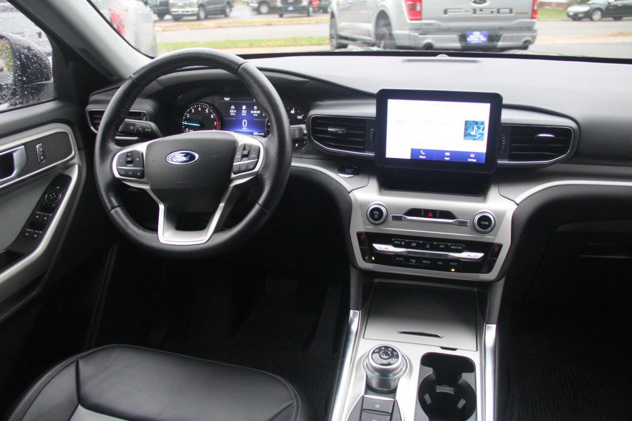 Certified 2022 Ford Explorer XLT w/ Equipment Group 202A image 16