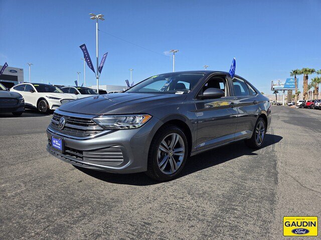 Used 2024 Volkswagen Jetta SE FWD image 3