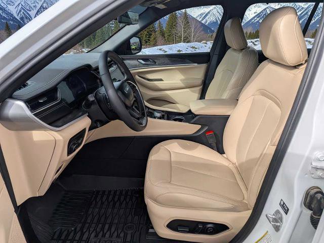 Used 2025 Jeep Grand Cherokee Limited w/ Luxury Tech Group II image 15