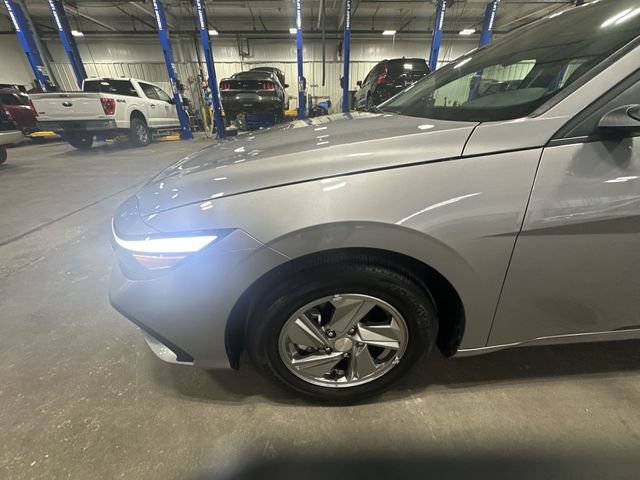 Used 2025 Hyundai Elantra SE FWD image 23
