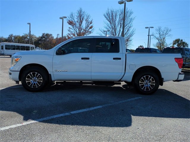 Used 2024 Nissan Titan SV w/ SV Convenience Package image 2