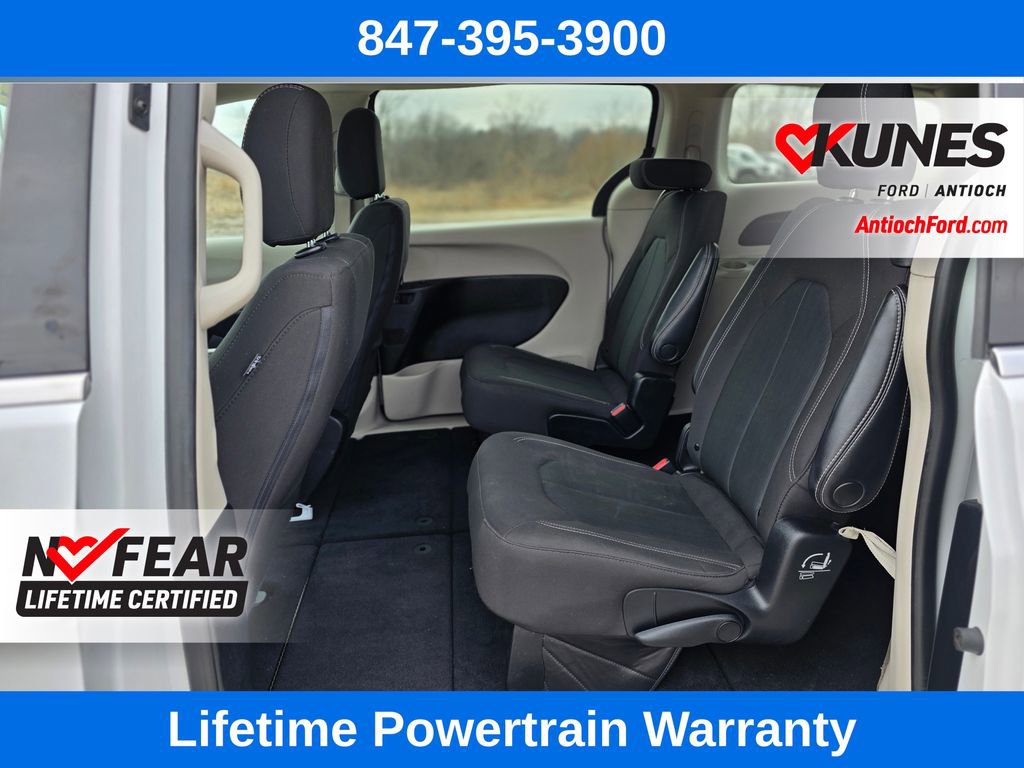 Used 2022 Chrysler Voyager LX FWD image 22
