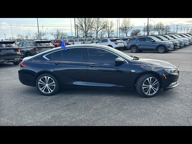 Used 2018 Buick Regal Essence FWD image 3