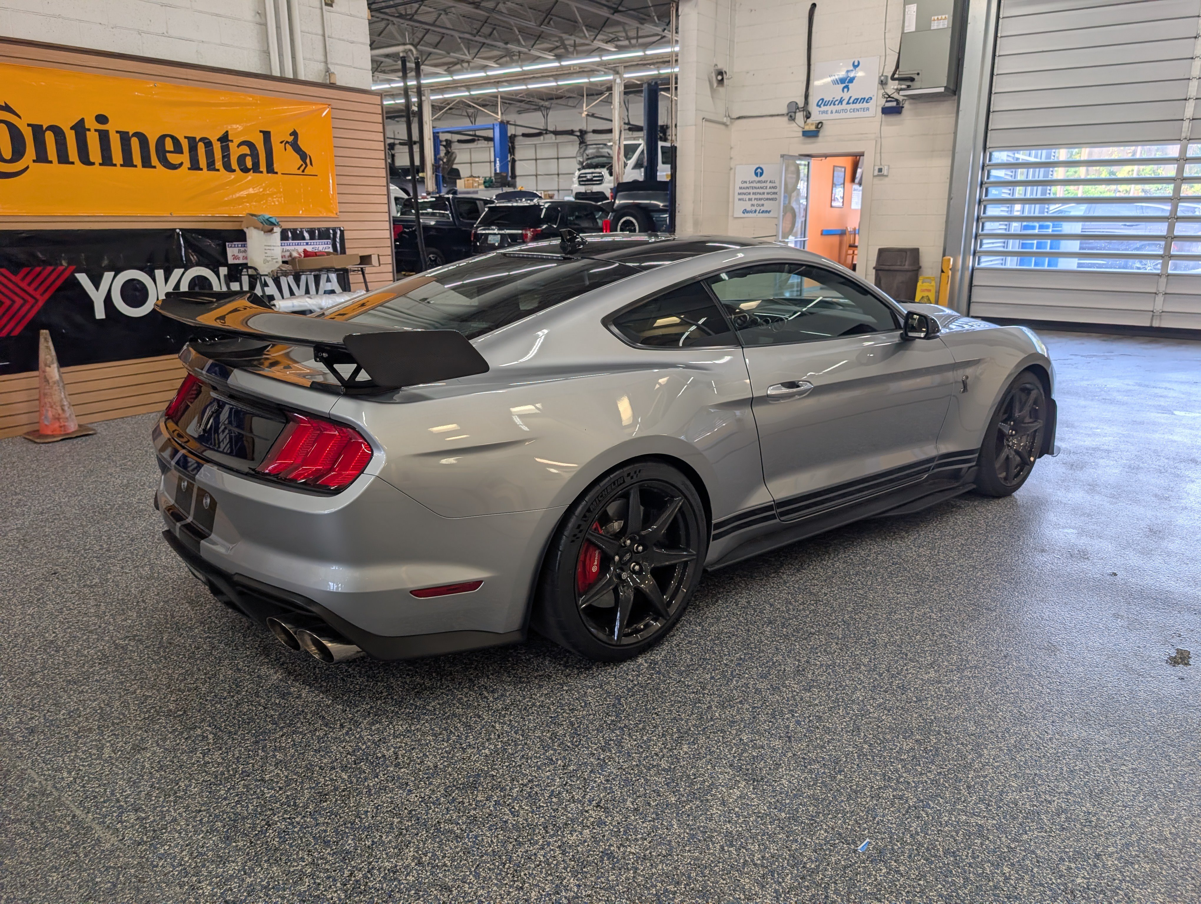 Certified 2021 Ford Mustang Shelby GT500 w/ Carbon Fiber Track Pack RWD image 7
