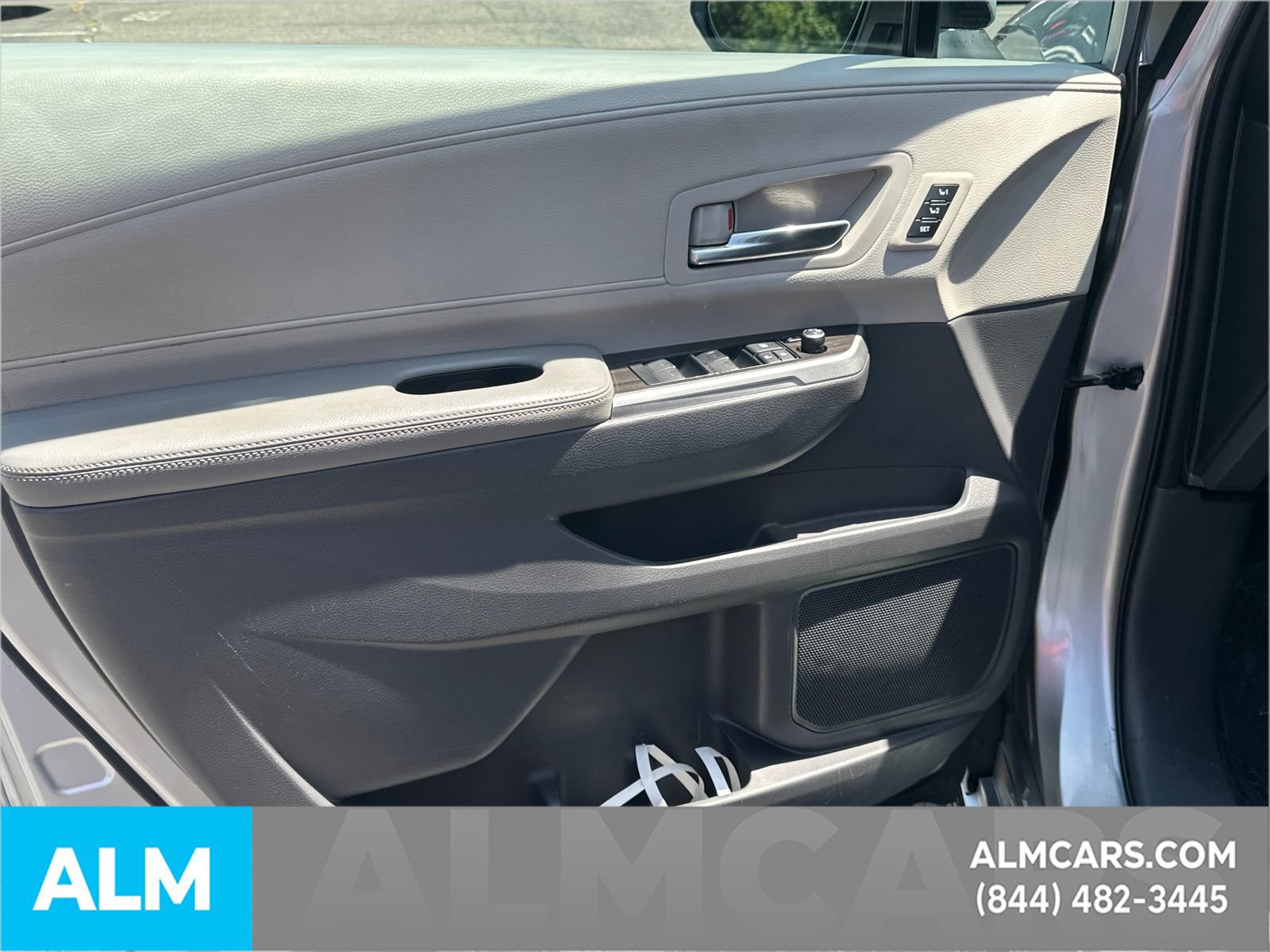 Used 2021 Toyota Sienna Limited FWD image 11