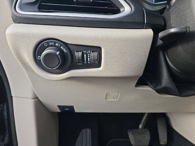 Used 2024 Chrysler Voyager LX FWD image 17