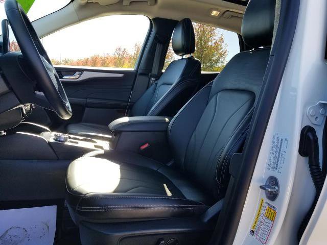 Certified 2025 Ford Escape Platinum w/ Premium Technology Package image 12