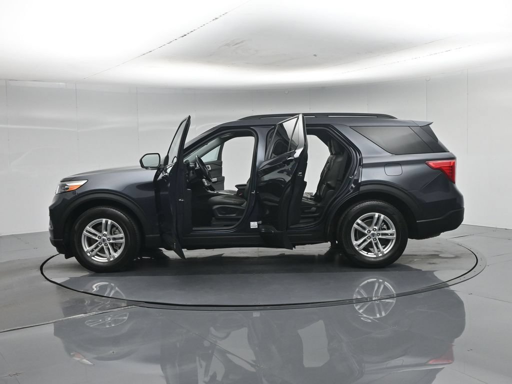 Certified 2023 Ford Explorer XLT RWD image 5