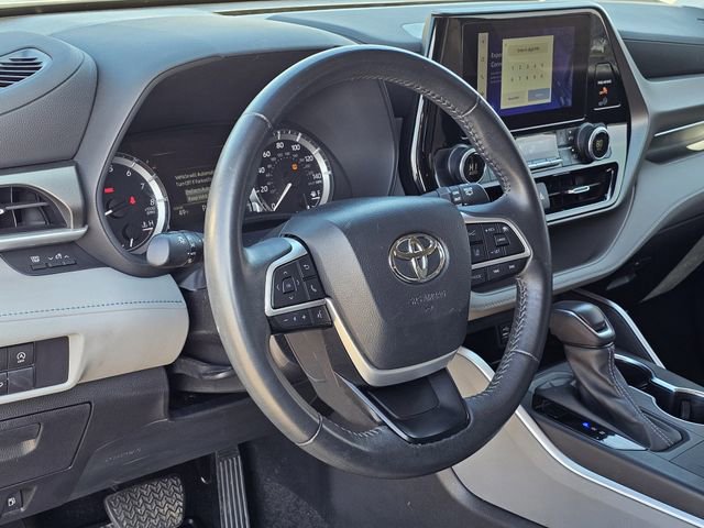 Used 2024 Toyota Highlander LE image 24