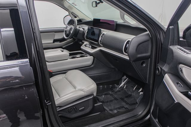 Certified 2025 Ford Expedition Active AWD/4WD image 23