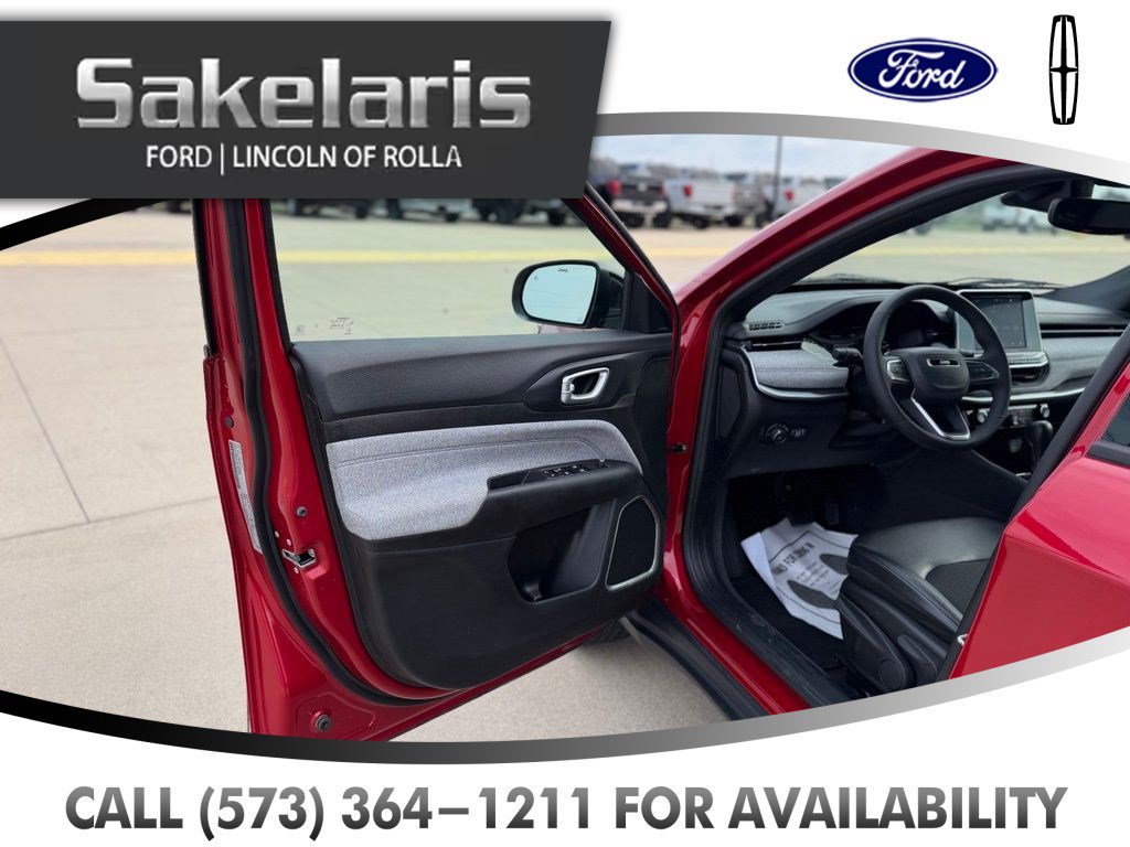 Used 2025 Jeep Compass Latitude AWD/4WD image 10