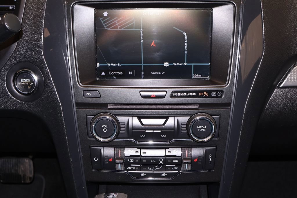 Certified 2018 Ford Explorer XLT w/ Equipment Group 202A image 33